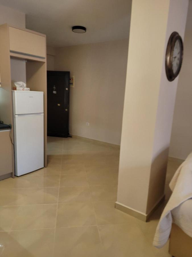 Marina Apartment Sarandë Buitenkant foto