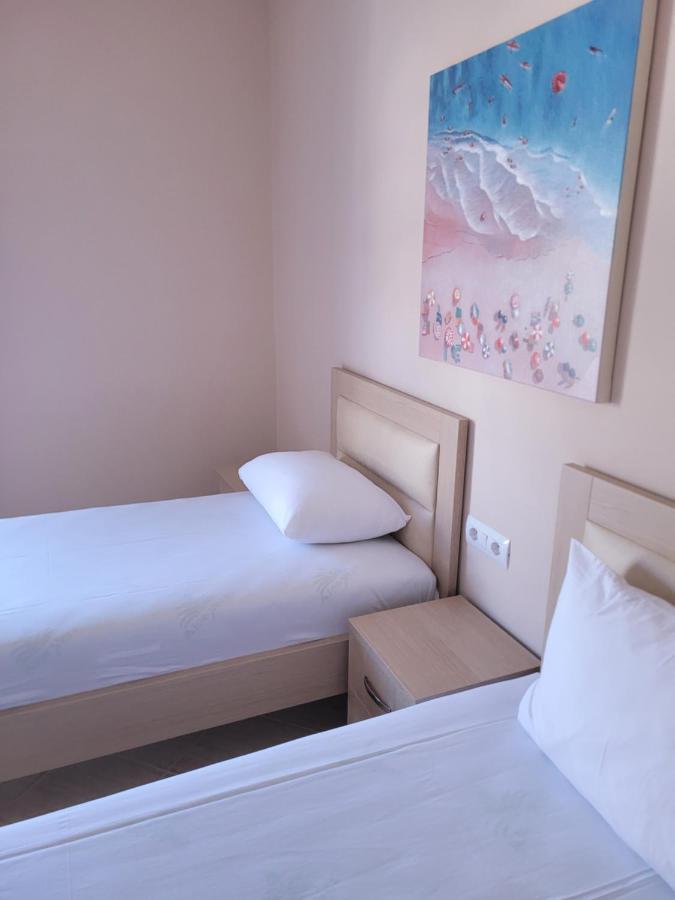 Marina Apartment Sarandë Buitenkant foto