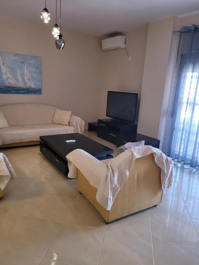 Marina Apartment Sarandë Buitenkant foto