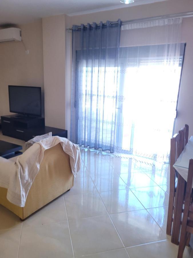 Marina Apartment Sarandë Buitenkant foto