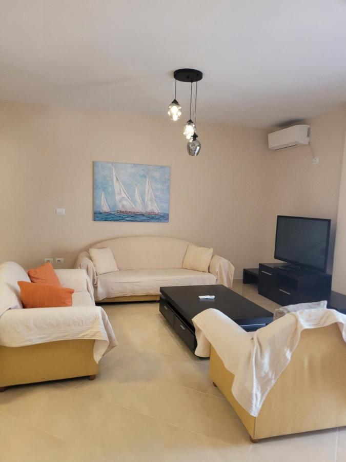 Marina Apartment Sarandë Buitenkant foto
