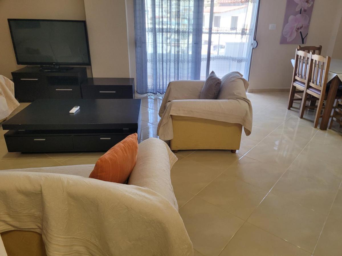 Marina Apartment Sarandë Buitenkant foto