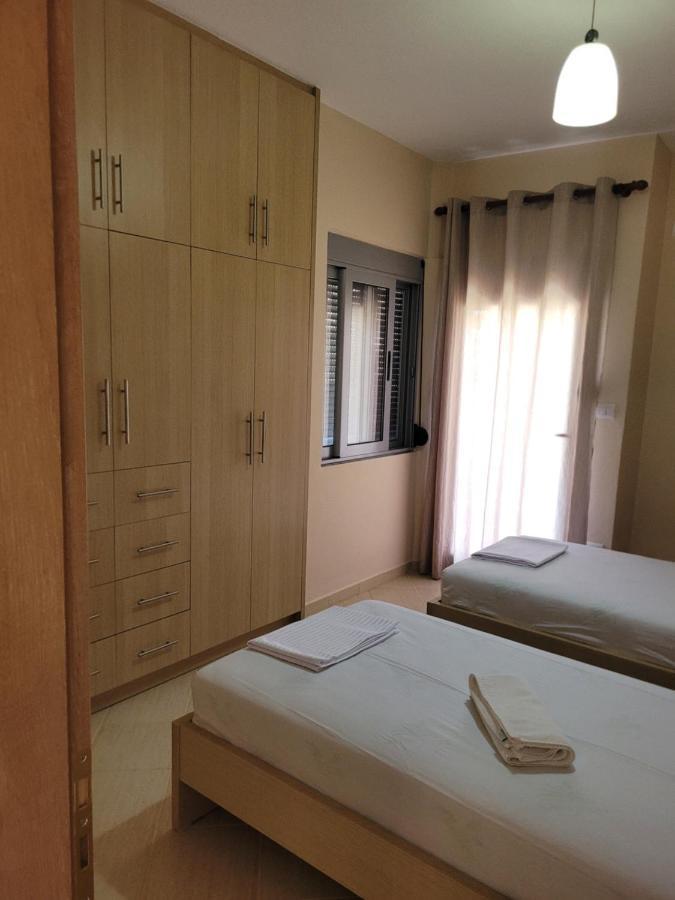 Marina Apartment Sarandë Buitenkant foto