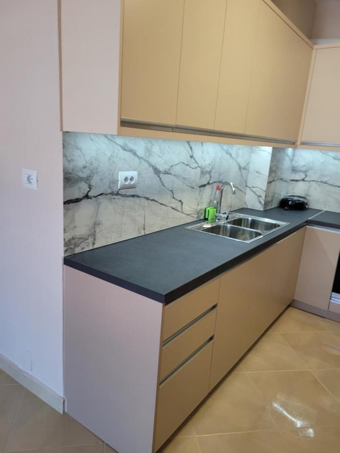 Marina Apartment Sarandë Buitenkant foto
