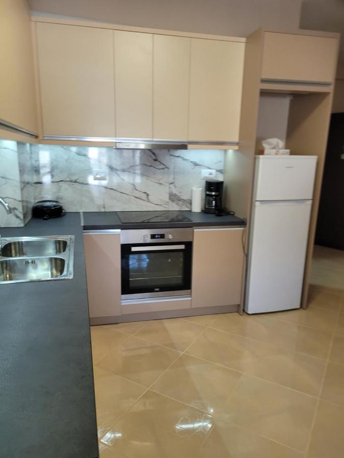 Marina Apartment Sarandë Buitenkant foto
