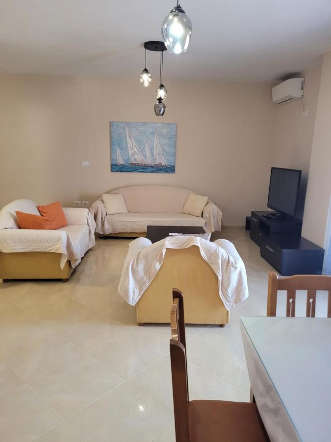 Marina Apartment Sarandë Buitenkant foto