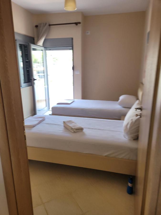 Marina Apartment Sarandë Buitenkant foto