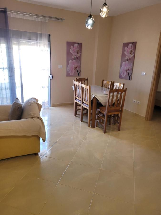 Marina Apartment Sarandë Buitenkant foto