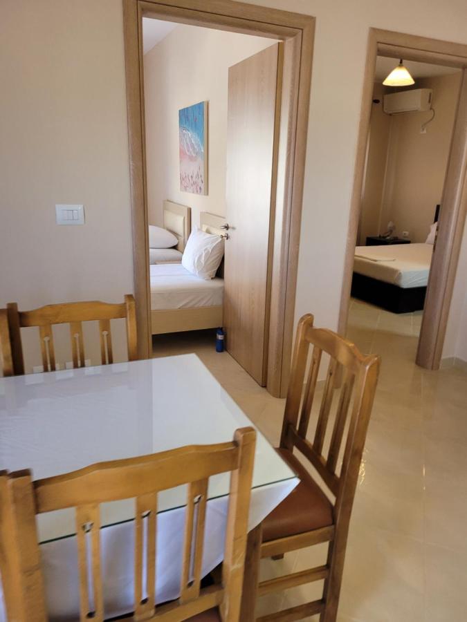 Marina Apartment Sarandë Buitenkant foto