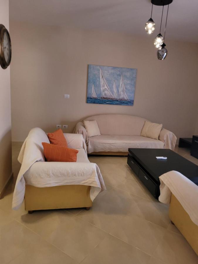 Marina Apartment Sarandë Buitenkant foto