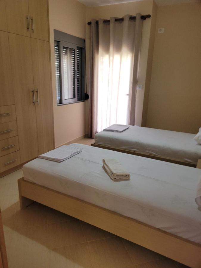 Marina Apartment Sarandë Buitenkant foto