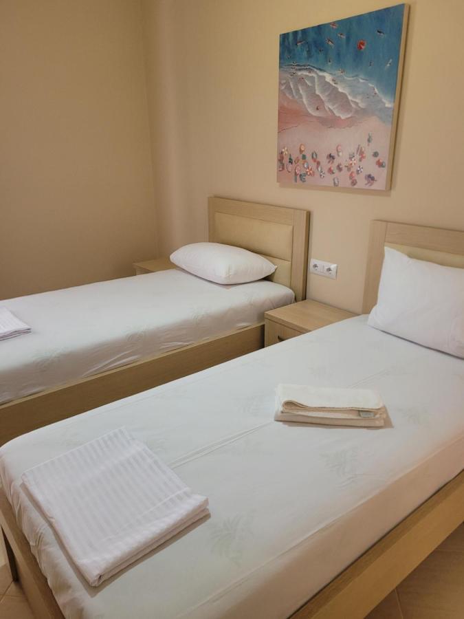 Marina Apartment Sarandë Buitenkant foto