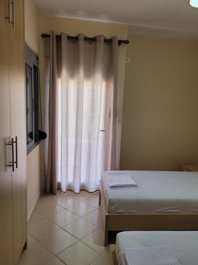Marina Apartment Sarandë Buitenkant foto