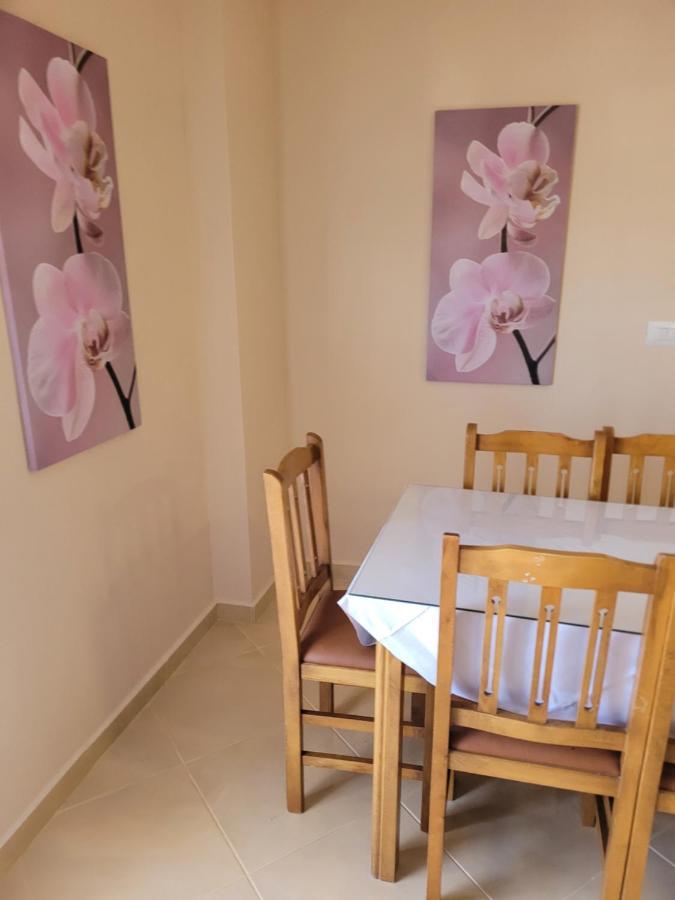 Marina Apartment Sarandë Buitenkant foto