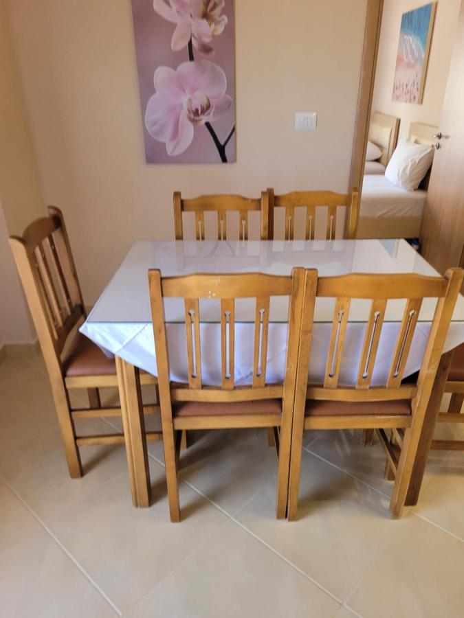 Marina Apartment Sarandë Buitenkant foto