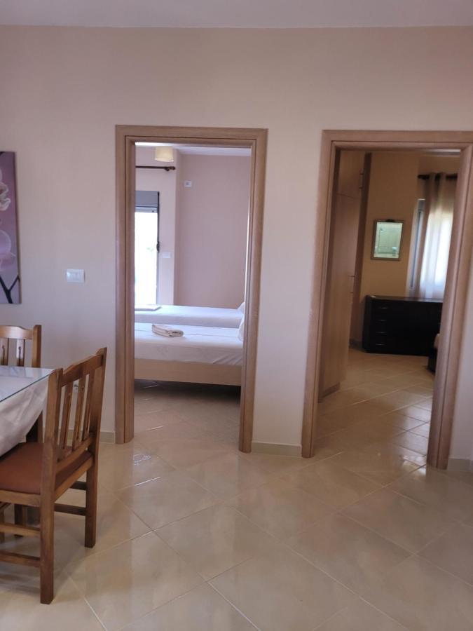 Marina Apartment Sarandë Buitenkant foto